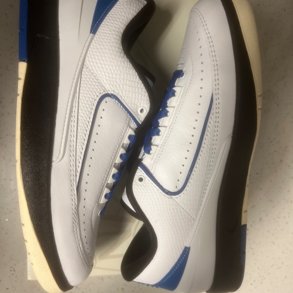 Brand new wmns sz 10 jordan 2 low “varsity royal”
